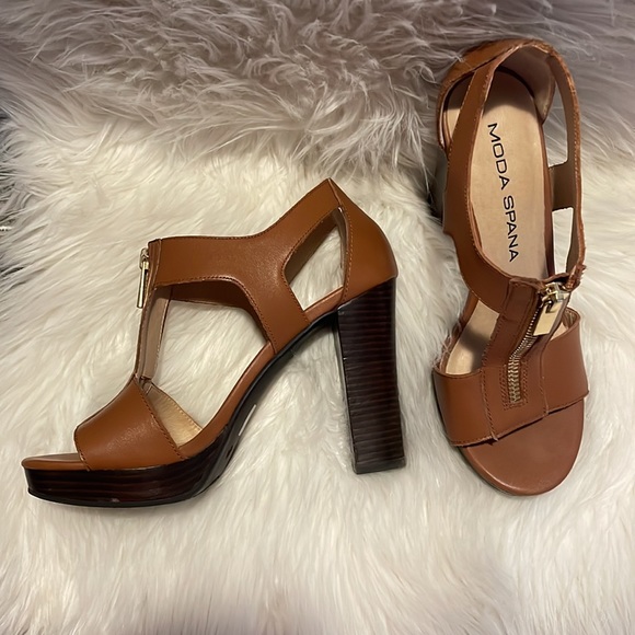 Tan Front Zip Up Chucky Heels - Picture 3 of 3